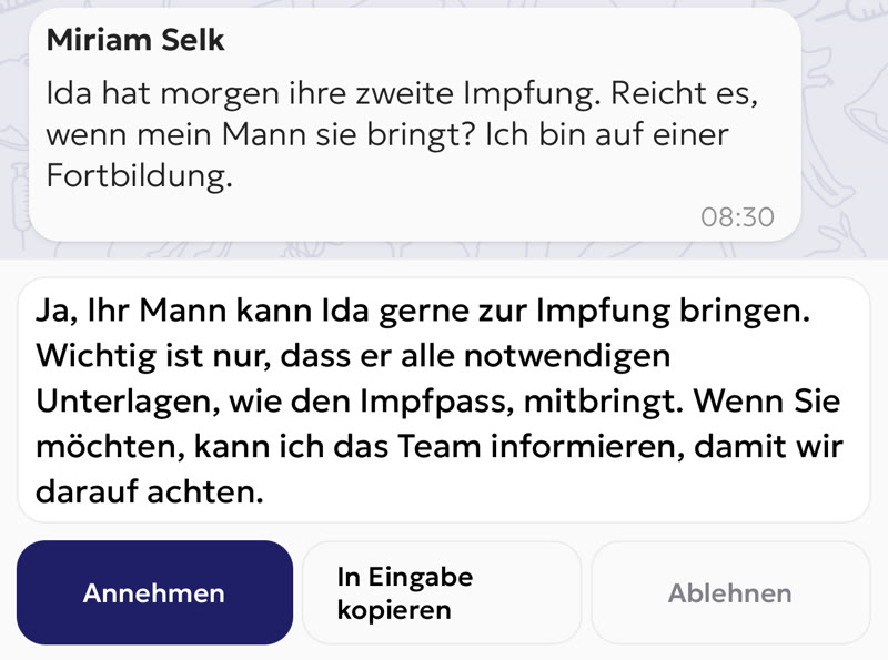 Kundennachricht im Chat, darunter der Antwortentwurf des KI-Copiloten mit Annehmen, In Eingabe kopieren und Ablehnen